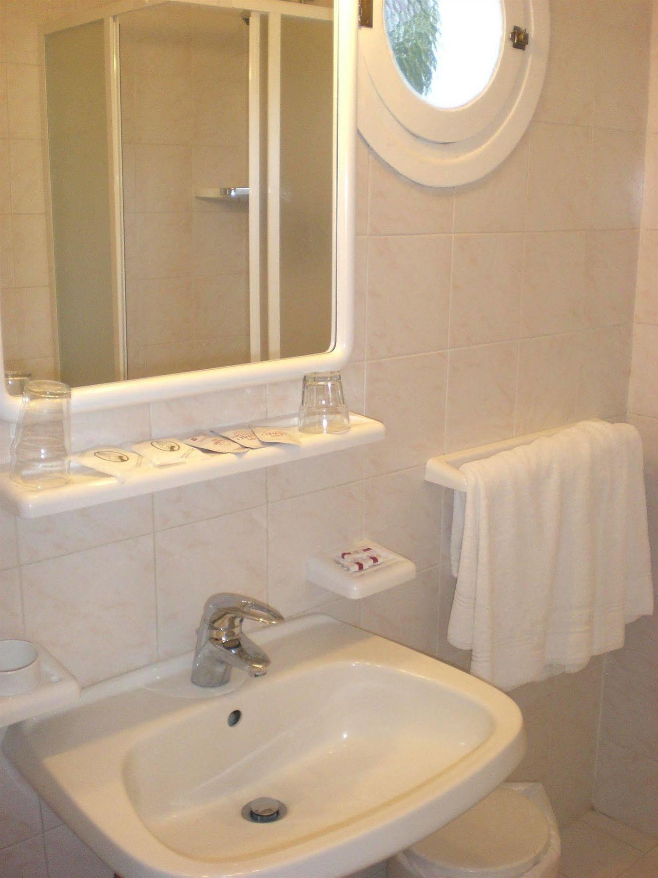 Hotel Nettuno Диано-Марина Экстерьер фото