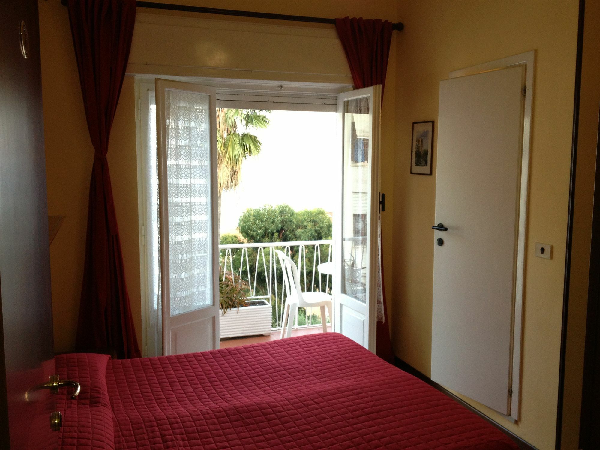Hotel Nettuno Диано-Марина Экстерьер фото