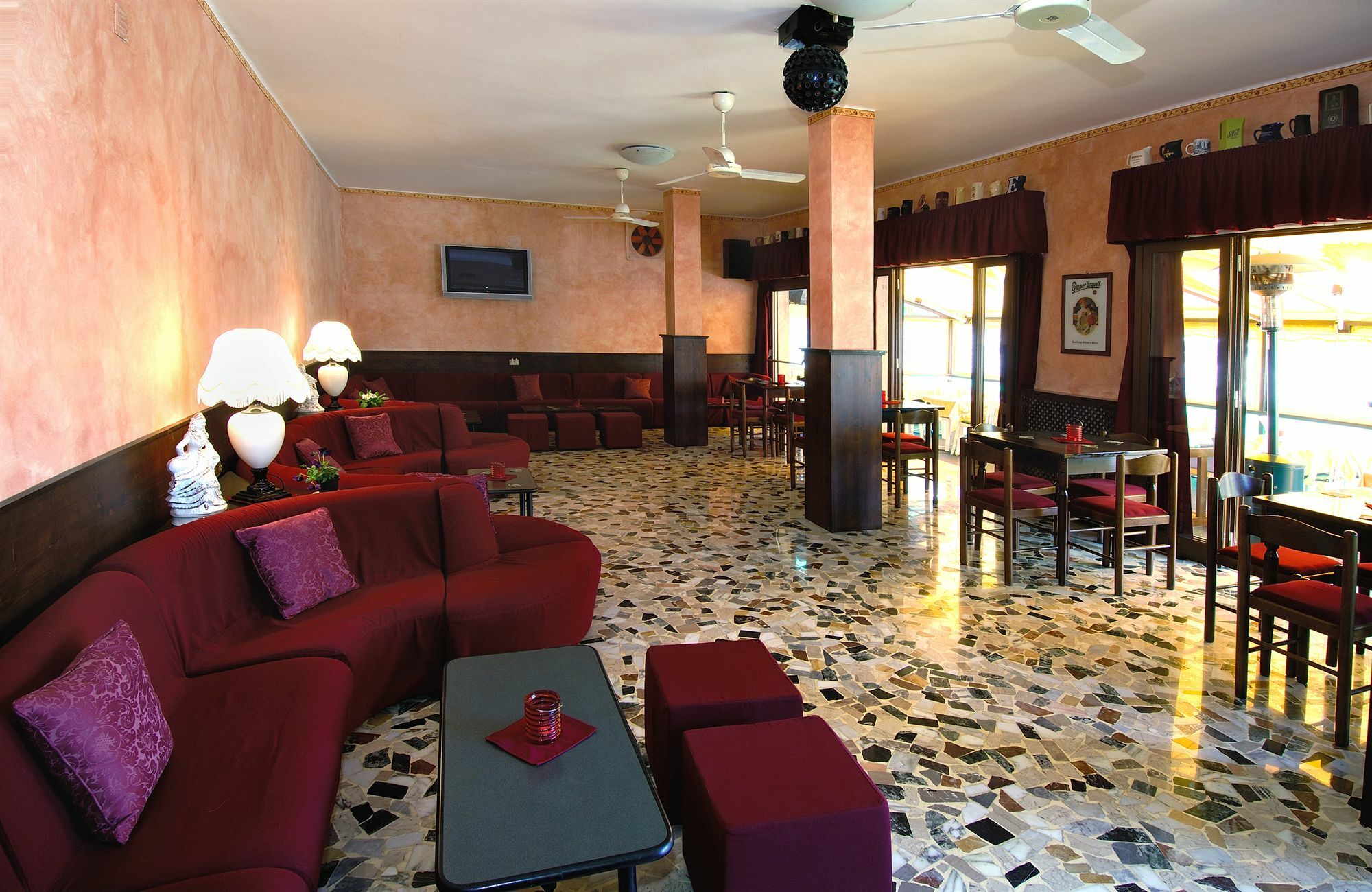 Hotel Nettuno Диано-Марина Экстерьер фото