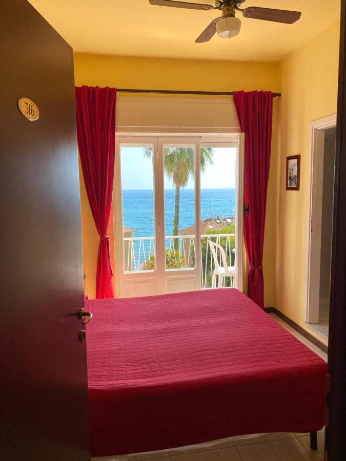 Hotel Nettuno Диано-Марина Экстерьер фото
