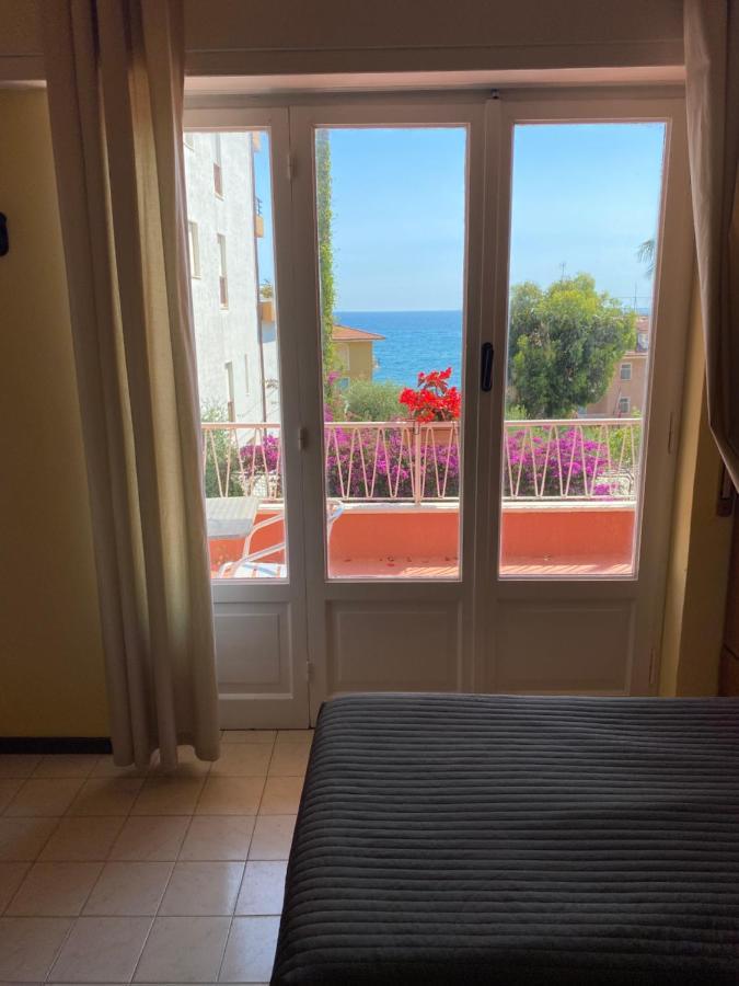 Hotel Nettuno Диано-Марина Экстерьер фото